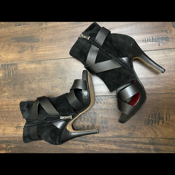 Gorgeous sock bootie heels 👠 - Picture 3 of 9